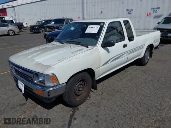 ✅ 1993 Toyota Pickup SR5 • VIN: JT4VN93G5P5035053 • Lot: 42883572. Wystawiony na IAAI z przebiegiem 141 200 mil. Bezpłatny archiwum sprzedaży aukcyjnych z USA i szczegółowy raport historii pojazdu na DreamBid. Zdjęcie 2.