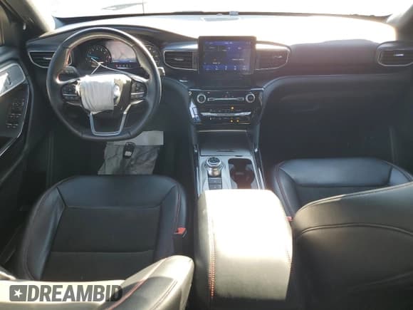 ✅ 2022 Ford Explorer ST-Line • VIN: 1FMSK7KH6NGC39741 • Lot: 85345384. Wystawiony na Copart z przebiegiem 54 740 mil. Bezpłatny archiwum sprzedaży aukcyjnych z USA i szczegółowy raport historii pojazdu na DreamBid. Zdjęcie 8.