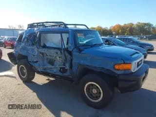 ✅ 2014 Toyota FJ Cruiser • VIN: JTEBU4BF6EK200393 • Лот: 43410251. Опубликован ранее на IAAI с пробегом 179 537 миль. Бесплатный доступ к архиву аукционных продаж из США и подробный отчёт об истории автомобиля на DreamBid. Изображение 1.