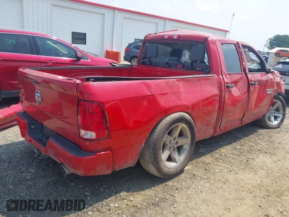 ✅ 2018 Ram 1500 Express • VIN: 1C6RR6FT5JS183183 • Lot: 42586124. Listed on IAAI with 113,435 mi. Free auction sales archive from the USA and detailed vehicle history report at DreamBid. Image 4.