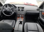 ✅ 2011 Mercedes-Benz C 300 Sport • VIN: WDDGF8BBXBR148137 • Lot: 82447305. Wystawiony na Copart z przebiegiem Nie podano. Bezpłatny archiwum sprzedaży aukcyjnych z USA i szczegółowy raport historii pojazdu na DreamBid. Zdjęcie 8.