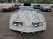 1979 Chevrolet Corvette z VIN 1Z8789S405418, wystawiony jako Copart lot #81490835 z przebiegiem 13 942 mil mil oraz Czysty tytuł • Clean title. Historia ofert i sprzedaży dostępna na DreamBid. Obrazek 5.