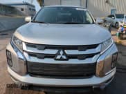 ✅ 2023 Mitsubishi Outlander ES • VIN: JA4ARUAUXPU012964 • Lot: 64581805. Wystawiony na Copart z przebiegiem 17 637 mil. Bezpłatny archiwum sprzedaży aukcyjnych z USA i szczegółowy raport historii pojazdu na DreamBid. Zdjęcie 5.