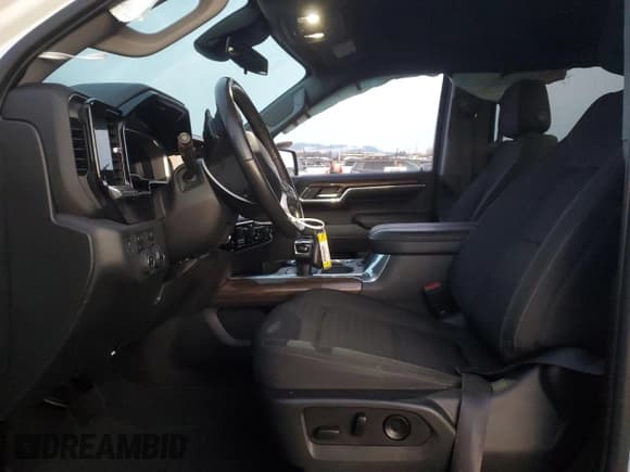 ✅ 2023 Chevrolet Silverado 1500 LT Trail Boss • VIN: 3GCUDFE88PG190420 • Lot: 87728935. Wystawiony na Copart z przebiegiem 54 396 mil. Bezpłatny archiwum sprzedaży aukcyjnych z USA i szczegółowy raport historii pojazdu na DreamBid. Zdjęcie 7.