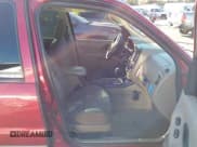 ✅ 2005 Ford Escape XLS Value • VIN: 1FMYU02ZX5KD14698 • Lot: 43839768. Wystawiony na IAAI z przebiegiem 137 460 mil. Bezpłatny archiwum sprzedaży aukcyjnych z USA i szczegółowy raport historii pojazdu na DreamBid. Zdjęcie 5.