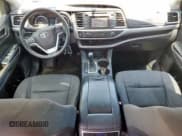 ✅ 2015 Toyota Highlander LE • VIN: 5TDZARFH0FS016646 • Lot: 72086725. Wystawiony na Copart z przebiegiem 150 311 mil. Bezpłatny archiwum sprzedaży aukcyjnych z USA i szczegółowy raport historii pojazdu na DreamBid. Zdjęcie 8.