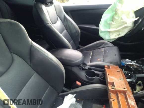 ✅ 2016 Hyundai Veloster Turbo Rally Edition • VIN: KMHTC6AE4GU254780 • Lot: 41370390. Wystawiony na IAAI z przebiegiem Nie podano. Bezpłatny archiwum sprzedaży aukcyjnych z USA i szczegółowy raport historii pojazdu na DreamBid. Zdjęcie 5.