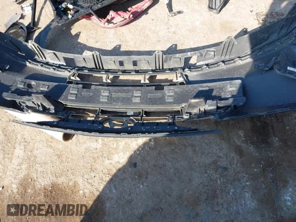 ✅ 2013 Lincoln MKS • VIN: 1LNHL9DK6DG610598 • Lot: 43409992. Listed on IAAI with 125,423 mi. Free auction sales archive from the USA and detailed vehicle history report at DreamBid. Image 12.