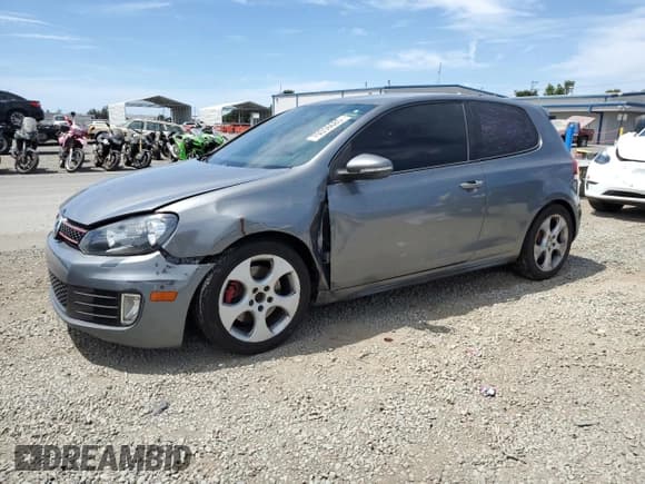 ✅ 2010 Volkswagen Golf GTI • VIN: WVWFD7AJ4AW121482 • Лот: 70056685. Опубликован ранее на Copart с пробегом 139 323 миль. Бесплатный доступ к архиву аукционных продаж из США и подробный отчёт об истории автомобиля на DreamBid. Изображение 1.