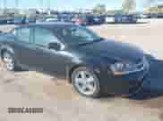 2012 Dodge Avenger SXT z VIN 1C3CDZCB0CN290853, wystawiony jako IAAI lot #43614034 z przebiegiem 160 098 mil mil oraz . Historia ofert i sprzedaży dostępna na DreamBid. Obrazek 1.