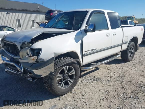 ✅ 2000 Toyota Tundra SR5 • VIN: 5TBBT4418YS085262 • Lot: 43402909. Listed on IAAI with 202,224 mi. Free auction sales archive from the USA and detailed vehicle history report at DreamBid. Image 2.