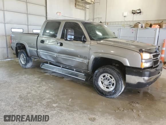 ✅ 2007 Chevrolet Silverado 2500HD Work Truck • VIN: 1GCHK23UX7F118930 • Lot: 74747034. Wystawiony na Copart z przebiegiem 160 560 mil. Bezpłatny archiwum sprzedaży aukcyjnych z USA i szczegółowy raport historii pojazdu na DreamBid. Zdjęcie 4.