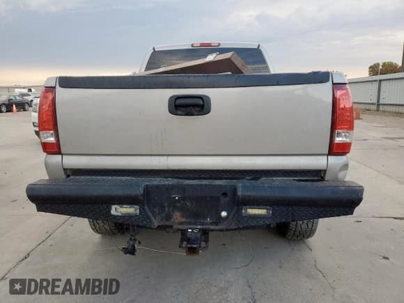 ✅ 2006 Chevrolet Silverado 2500HD LT2 • VIN: 1GCHK29D06E185922 • Лот: 81599505. Опубликован ранее на Copart с пробегом Не указан. Бесплатный доступ к архиву аукционных продаж из США и подробный отчёт об истории автомобиля на DreamBid. Изображение 6.