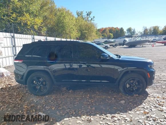 ✅ 2023 Jeep Grand Cherokee Limited • VIN: 1C4RJHBG8PC504544 • Lot: 43471533. Wystawiony na IAAI z przebiegiem 81 491 mil. Bezpłatny archiwum sprzedaży aukcyjnych z USA i szczegółowy raport historii pojazdu na DreamBid. Zdjęcie 13.