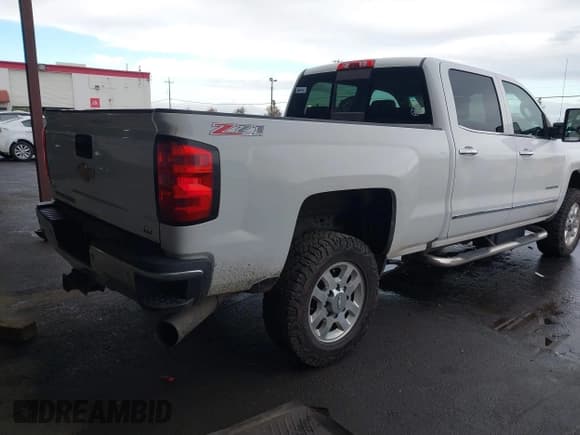 ✅ 2016 Chevrolet Silverado 2500HD LTZ • VIN: 1GC1KWE85GF271742 • Лот: 43666548. Опубликован ранее на IAAI с пробегом 241 053 миль. Бесплатный доступ к архиву аукционных продаж из США и подробный отчёт об истории автомобиля на DreamBid. Изображение 4.