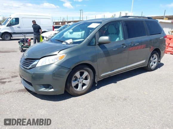 ✅ 2012 Toyota Sienna LE AAS • VIN: 5TDKK3DC3CS185395 • Лот: 42136801. Опубликован ранее на IAAI с пробегом 120 322 миль. Бесплатный доступ к архиву аукционных продаж из США и подробный отчёт об истории автомобиля на DreamBid. Изображение 17.