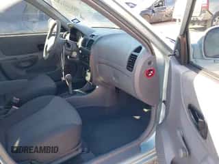 2003 Hyundai Accent GL z VIN KMHCG45C73U455357, wystawiony jako IAAI lot #41395159 z przebiegiem 86 488 mil mil oraz . Historia ofert i sprzedaży dostępna na DreamBid. Obrazek 5.