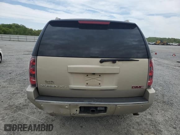 ✅ 2008 GMC Yukon XL • VIN: 1GKFC66858J250345 • Lot: 52956125. Listed on Copart with 217,560 mi. Free auction sales archive from the USA and detailed vehicle history report at DreamBid. Image 6.