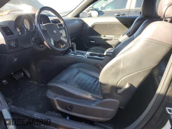 ✅ 2010 Dodge Challenger R/T • VIN: 2B3CJ5DT3AH215964 • Lot: 82767234. Wystawiony na Copart z przebiegiem Nie podano. Bezpłatny archiwum sprzedaży aukcyjnych z USA i szczegółowy raport historii pojazdu na DreamBid. Zdjęcie 7.