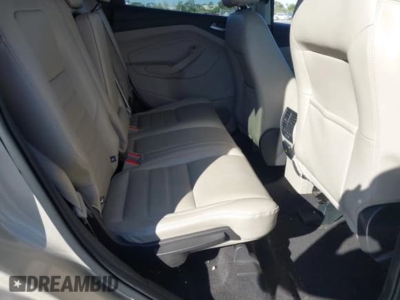 ✅ 2017 Ford Escape Titanium • VIN: 1FMCU0JD6HUD58495 • Lot: 43617499. Wystawiony na IAAI z przebiegiem 118 379 mil. Bezpłatny archiwum sprzedaży aukcyjnych z USA i szczegółowy raport historii pojazdu na DreamBid. Zdjęcie 8.