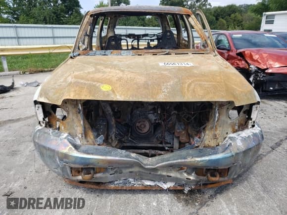 ✅ 2000 Ford Excursion Limited • VIN: 1FMSU43F1YEA85316 • Lot: 66561314. Wystawiony na Copart z przebiegiem Nie podano. Bezpłatny archiwum sprzedaży aukcyjnych z USA i szczegółowy raport historii pojazdu na DreamBid. Zdjęcie 5.