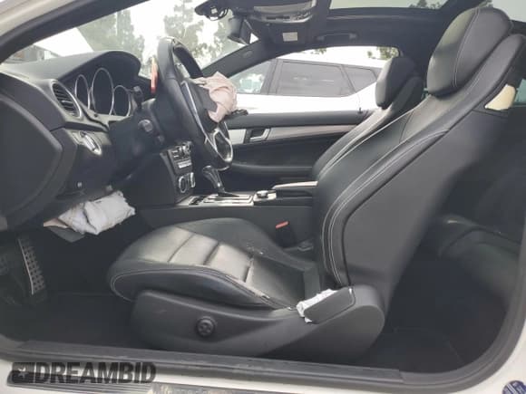 ✅ 2012 Mercedes-Benz C 250 • VIN: WDDGJ4HB2CF793396 • Lot: 81159835. Wystawiony na Copart z przebiegiem 112 406 mil. Bezpłatny archiwum sprzedaży aukcyjnych z USA i szczegółowy raport historii pojazdu na DreamBid. Zdjęcie 7.