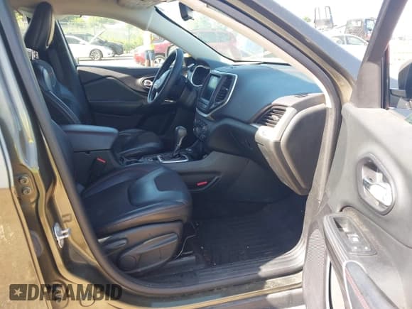 ✅ 2014 Jeep Cherokee Trailhawk • VIN: 1C4PJMBB0EW198617 • Lot: 42572691. Wystawiony na IAAI z przebiegiem 98 491 mil. Bezpłatny archiwum sprzedaży aukcyjnych z USA i szczegółowy raport historii pojazdu na DreamBid. Zdjęcie 5.