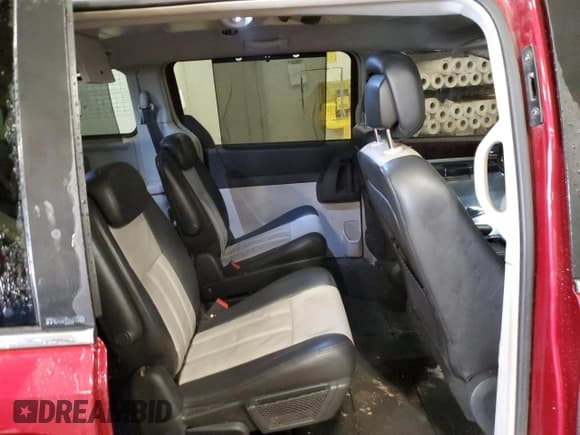 ✅ 2010 Chrysler Town & Country Touring Plus • VIN: 2A4RR8DXXAR403861 • Lot: 90017135. Wystawiony na Copart z przebiegiem 227 568 mil. Bezpłatny archiwum sprzedaży aukcyjnych z USA i szczegółowy raport historii pojazdu na DreamBid. Zdjęcie 11.