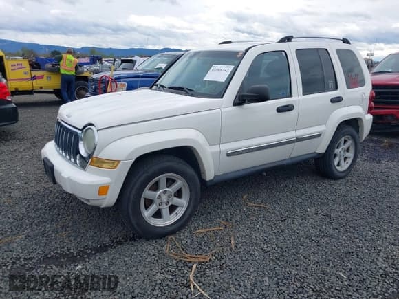 ✅ 2005 Jeep Liberty Limited • VIN: 1J4GK58K85W539895 • Lot: 41869242. Listed on IAAI with 163,967 mi. Free auction sales archive from the USA and detailed vehicle history report at DreamBid. Image 2.