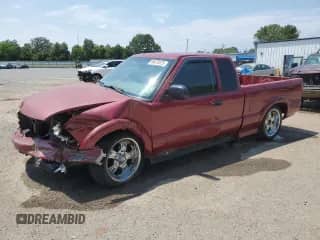 2002 Chevrolet S-10 LS z VIN 1GCCS19W828193958, wystawiony jako Copart lot #69679575 z przebiegiem 215 081 mil mil oraz Szkoda całkowita • Salvage title. Historia ofert i sprzedaży dostępna na DreamBid. Obrazek 1.