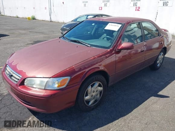 ✅ 2001 Toyota Camry CE • VIN: 4T1BG22K51U074583 • Lot: 43044034. Wystawiony na IAAI z przebiegiem 175 547 mil. Bezpłatny archiwum sprzedaży aukcyjnych z USA i szczegółowy raport historii pojazdu na DreamBid. Zdjęcie 2.