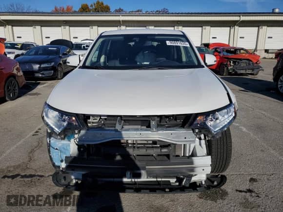 ✅ 2020 Mitsubishi Outlander ES • VIN: JA4AZ3A33LZ047778 • Lot: 90891635. Wystawiony na Copart z przebiegiem 39 560 mil. Bezpłatny archiwum sprzedaży aukcyjnych z USA i szczegółowy raport historii pojazdu na DreamBid. Zdjęcie 5.