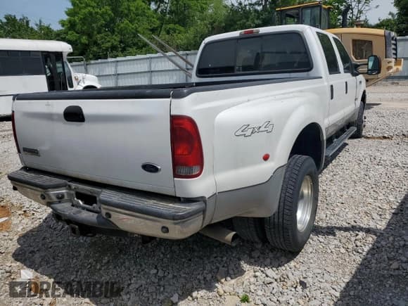 ✅ 2005 Ford F-350 XL • VIN: 1FTWW33P85EA81245 • Лот: 56907035. Опубликован ранее на Copart с пробегом 151 493 миль. Бесплатный доступ к архиву аукционных продаж из США и подробный отчёт об истории автомобиля на DreamBid. Изображение 3.