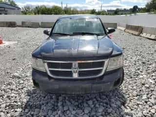 2008 Dodge Dakota SLT z VIN 1D7HE48KX8S501744, wystawiony jako Copart lot #74484394 z przebiegiem 189 083 mil mil oraz Czysty tytuł • Clean title. Historia ofert i sprzedaży dostępna na DreamBid. Obrazek 5.