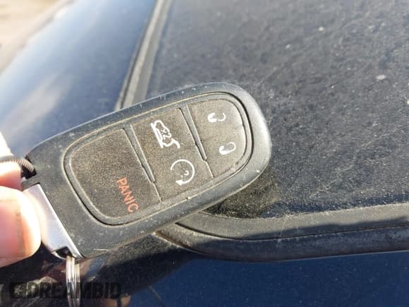 ✅ 2016 Jeep Cherokee Latitude • VIN: 1C4PJMCS7GW144460 • Lot: 40692482. Wystawiony na IAAI z przebiegiem 100 450 mil. Bezpłatny archiwum sprzedaży aukcyjnych z USA i szczegółowy raport historii pojazdu na DreamBid. Zdjęcie 11.