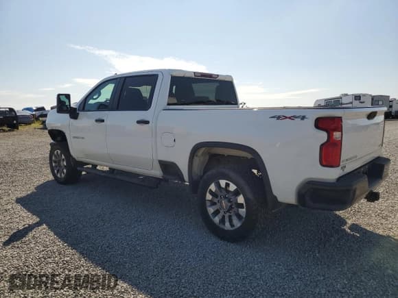 ✅ 2021 Chevrolet Silverado 2500HD Custom • VIN: 1GC4YME74MF288597 • Lot: 65971905. Wystawiony na Copart z przebiegiem 58 694 mil. Bezpłatny archiwum sprzedaży aukcyjnych z USA i szczegółowy raport historii pojazdu na DreamBid. Zdjęcie 2.