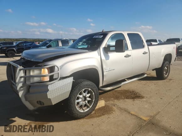 ✅ 2009 GMC Sierra 3500 • VIN: 1GTHK83649F158962 • Лот: 89716035. Опубликован ранее на Copart с пробегом Не указан. Бесплатный доступ к архиву аукционных продаж из США и подробный отчёт об истории автомобиля на DreamBid. Изображение 1.