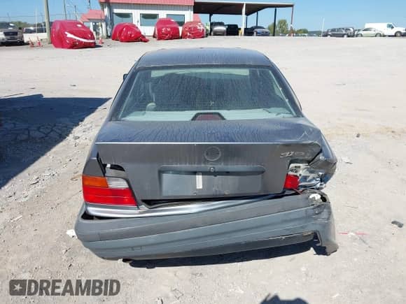 1994 BMW 3 Series с VIN WBACA5324RFG10398, выставлен на аукционе IAAI как лот 43429143 с пробегом Не указан миль и . История ставок и продаж доступна на DreamBid. Изображение 16.