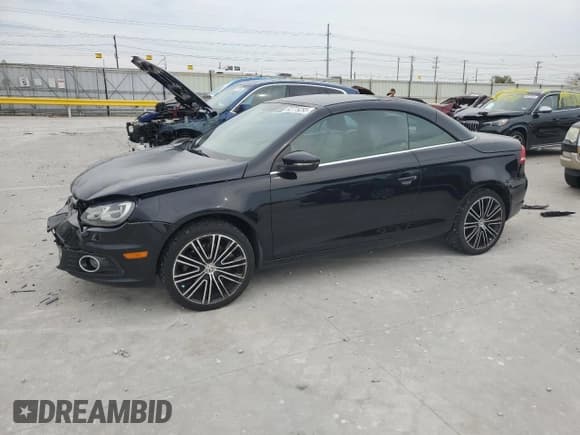 ✅ 2013 Volkswagen Eos Sport • VIN: WVWBW8AH9DV001070 • Lot: 82779295. Wystawiony na Copart z przebiegiem 85 229 mil. Bezpłatny archiwum sprzedaży aukcyjnych z USA i szczegółowy raport historii pojazdu na DreamBid. Zdjęcie 1.