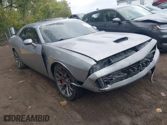 ✅ 2016 Dodge Challenger SRT 392 • VIN: 2C3CDZDJ2GH125200 • Lot: 43400862. Wystawiony na IAAI z przebiegiem 56 605 mil. Bezpłatny archiwum sprzedaży aukcyjnych z USA i szczegółowy raport historii pojazdu na DreamBid. Zdjęcie 1.