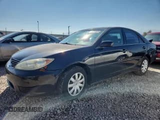 ✅ 2005 Toyota Camry LE • VIN: 4T1BE32K45U069019 • Лот: 84793825. Опубликован ранее на Copart с пробегом 225 470 миль. Бесплатный доступ к архиву аукционных продаж из США и подробный отчёт об истории автомобиля на DreamBid. Изображение 1.