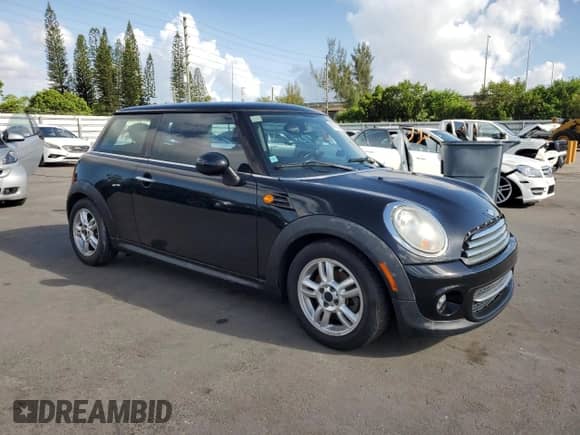 2011 MINI Hardtop with VIN WMWSU3C5XBT094683, listed as a Copart auction lot 61800205 with 51,732 mi miles and Clean title. Bid and sale history available at DreamBid. Image 4.