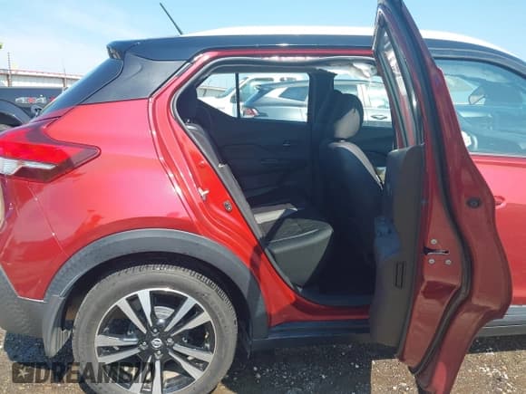 ✅ 2020 Nissan Kicks SV • VIN: 3N1CP5CV2LL535077 • Lot: 43233118. Listed on IAAI with 32,789 mi. Free auction sales archive from the USA and detailed vehicle history report at DreamBid. Image 8.