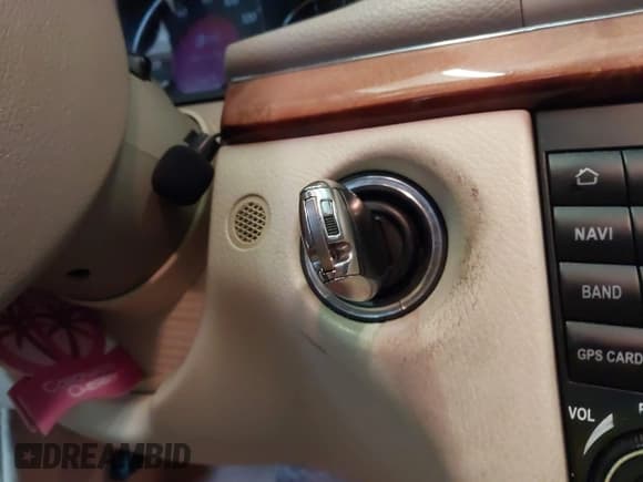 ✅ 2005 Mercedes-Benz E 500 • VIN: WDBUF70J55A627956 • Lot: 41854732. Wystawiony na IAAI z przebiegiem 223 945 mil. Bezpłatny archiwum sprzedaży aukcyjnych z USA i szczegółowy raport historii pojazdu na DreamBid. Zdjęcie 11.