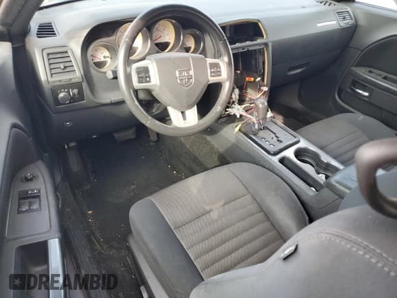 ✅ 2013 Dodge Challenger SXT • VIN: 2C3CDYAG2DH680632 • Lot: 84380494. Wystawiony na Copart z przebiegiem Nie podano. Bezpłatny archiwum sprzedaży aukcyjnych z USA i szczegółowy raport historii pojazdu na DreamBid. Zdjęcie 8.