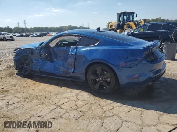 ✅ 2022 Ford Mustang EcoBoost • VIN: 1FA6P8TH6N5126028 • Lot: 86487775. Wystawiony na Copart z przebiegiem 45 860 mil. Bezpłatny archiwum sprzedaży aukcyjnych z USA i szczegółowy raport historii pojazdu na DreamBid. Zdjęcie 2.