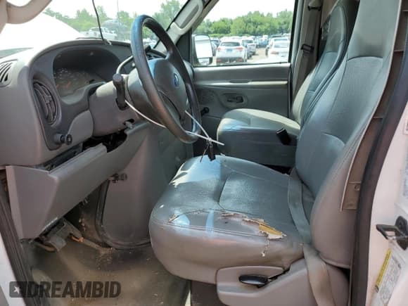 ✅ 2006 Ford Econoline Cargo • VIN: 1FTNE24W46HA18495 • Lot: 62740785. Wystawiony na Copart z przebiegiem 196 811 mil. Bezpłatny archiwum sprzedaży aukcyjnych z USA i szczegółowy raport historii pojazdu na DreamBid. Zdjęcie 7.