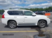 ✅ 2012 Lexus GX 460 Premium • VIN: JTJJM7FX0C5048317 • Lot: 42369797. Wystawiony na IAAI z przebiegiem 195 737 mil. Bezpłatny archiwum sprzedaży aukcyjnych z USA i szczegółowy raport historii pojazdu na DreamBid. Zdjęcie 13.