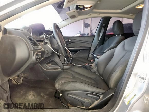 ✅ 2013 Dodge Dart SXT • VIN: 1C3CDFBA0DD336745 • Lot: 85722975. Wystawiony na Copart z przebiegiem 83 671 mil. Bezpłatny archiwum sprzedaży aukcyjnych z USA i szczegółowy raport historii pojazdu na DreamBid. Zdjęcie 7.