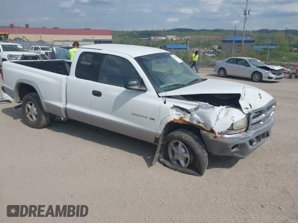 ✅ 1998 Dodge Dakota SLT • VIN: 1B7GG22X5WS560609 • Lot: 42146071. Wystawiony na IAAI z przebiegiem Nie podano. Bezpłatny archiwum sprzedaży aukcyjnych z USA i szczegółowy raport historii pojazdu na DreamBid. Zdjęcie 1.